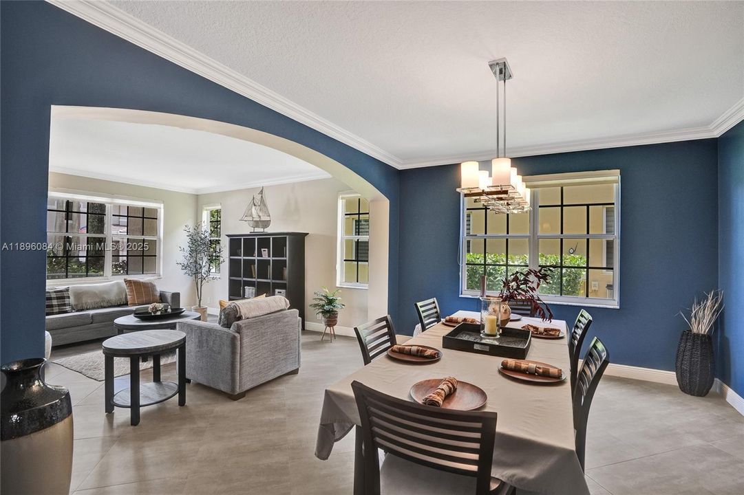 Под контрактом: $1,595,000 (6 спален, 4 ванн, 4302 Квадратных фут)