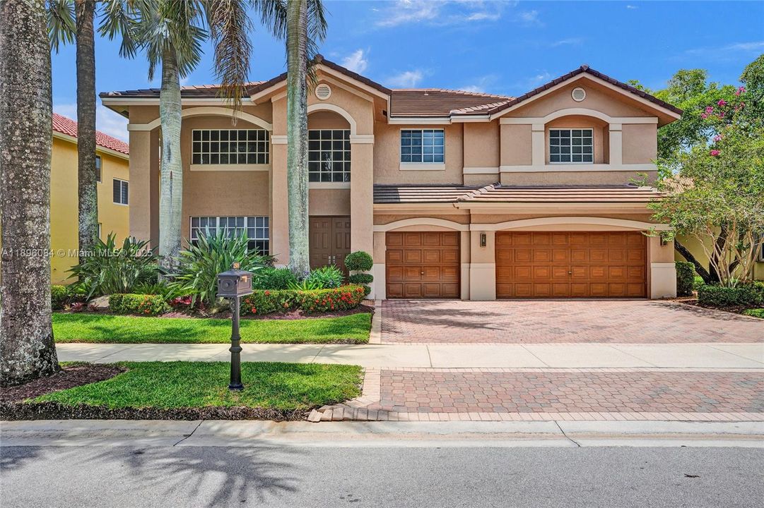 Под контрактом: $1,595,000 (6 спален, 4 ванн, 4302 Квадратных фут)