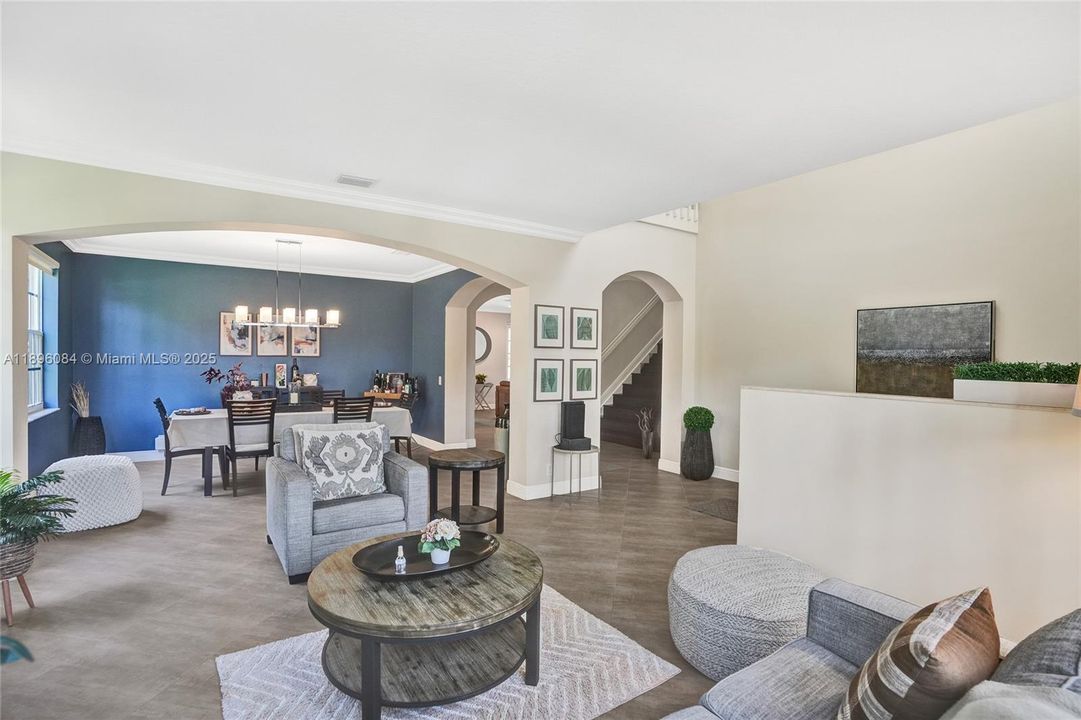 Под контрактом: $1,595,000 (6 спален, 4 ванн, 4302 Квадратных фут)