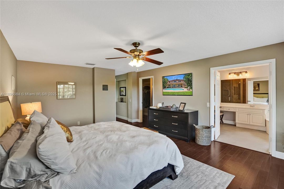 Под контрактом: $1,595,000 (6 спален, 4 ванн, 4302 Квадратных фут)