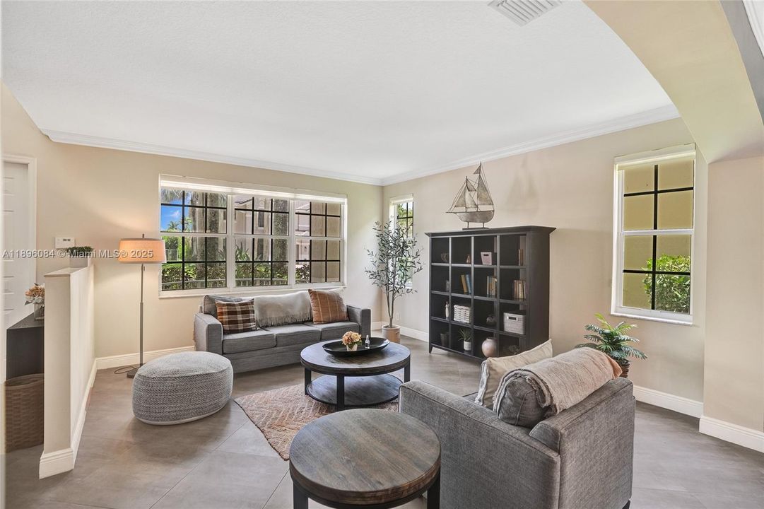 Под контрактом: $1,595,000 (6 спален, 4 ванн, 4302 Квадратных фут)