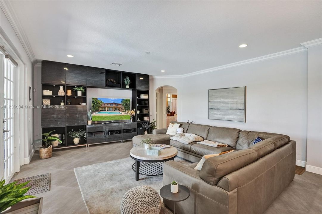 Под контрактом: $1,595,000 (6 спален, 4 ванн, 4302 Квадратных фут)