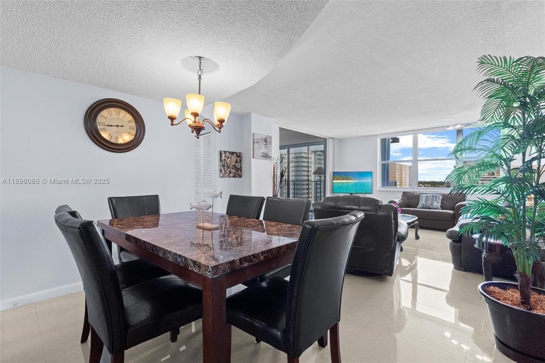 出租: $2,900 (2 贝兹, 2 浴室, 1100 平方英尺)