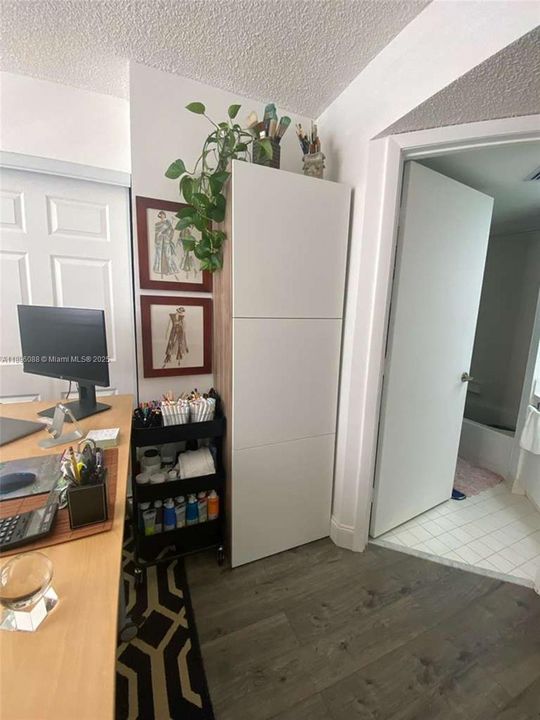 待售: $220,000 (2 贝兹, 2 浴室, 1040 平方英尺)