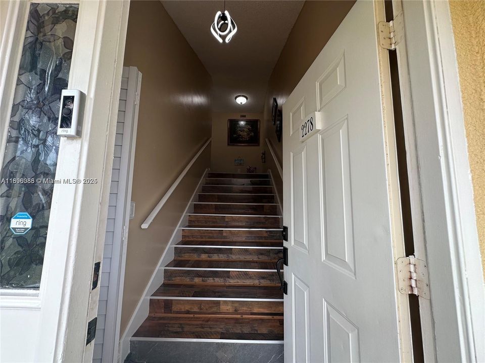 待售: $220,000 (2 贝兹, 2 浴室, 1040 平方英尺)