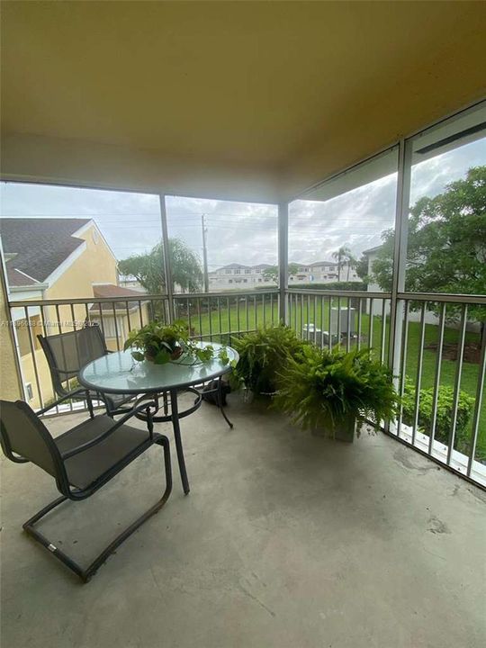 待售: $220,000 (2 贝兹, 2 浴室, 1040 平方英尺)