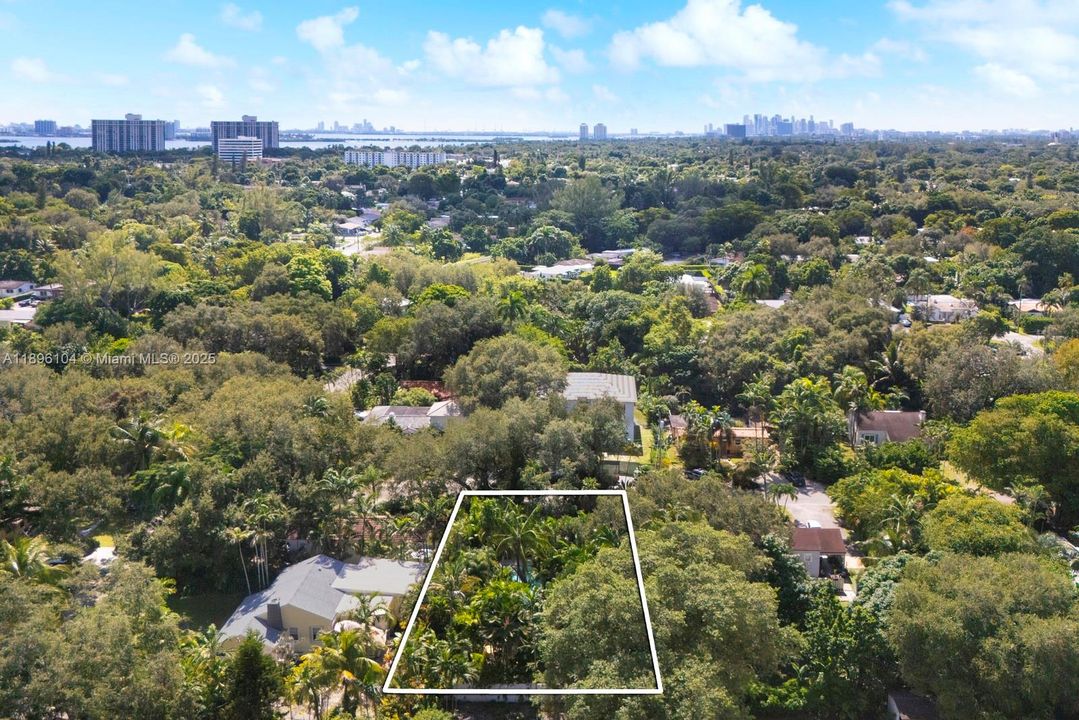 En Venta: $1,275,000 (3 camas, 2 baños, 1860 Pies cuadrados)