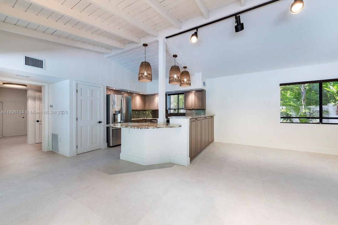 En Venta: $1,275,000 (3 camas, 2 baños, 1860 Pies cuadrados)