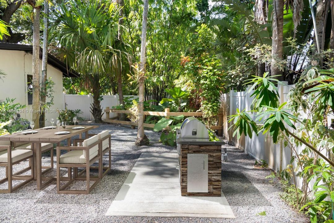 En Venta: $1,275,000 (3 camas, 2 baños, 1860 Pies cuadrados)