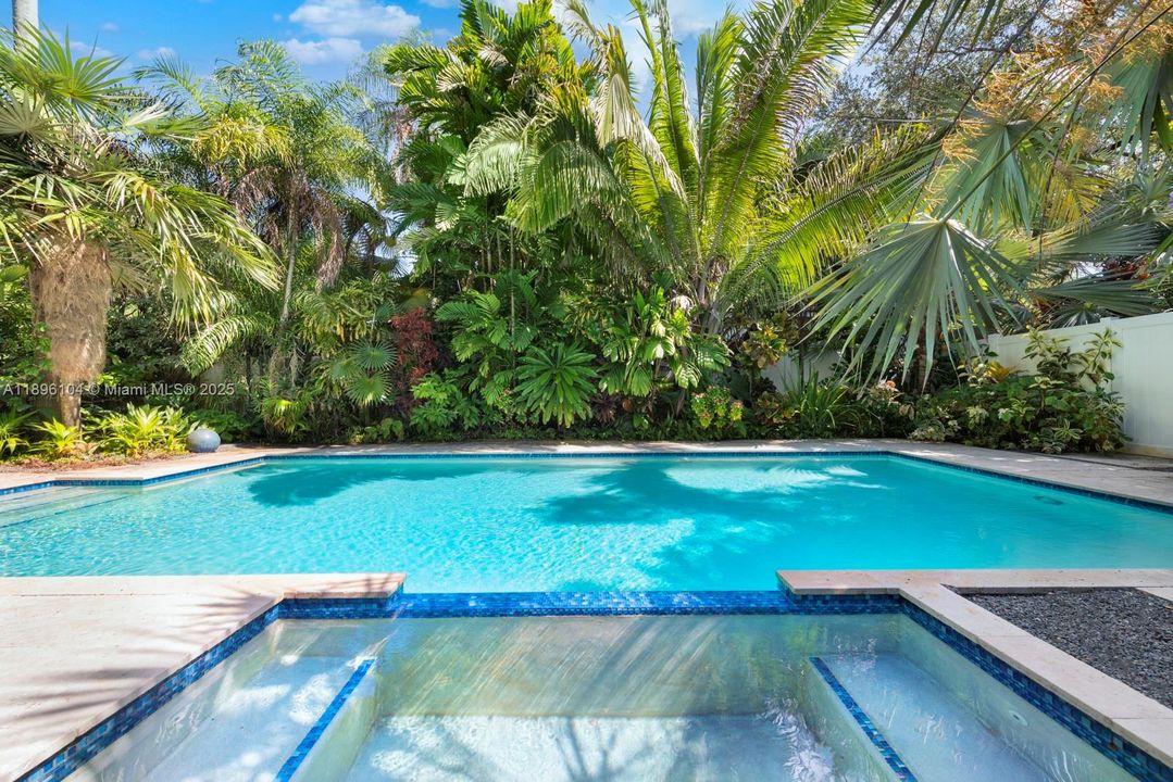 En Venta: $1,275,000 (3 camas, 2 baños, 1860 Pies cuadrados)