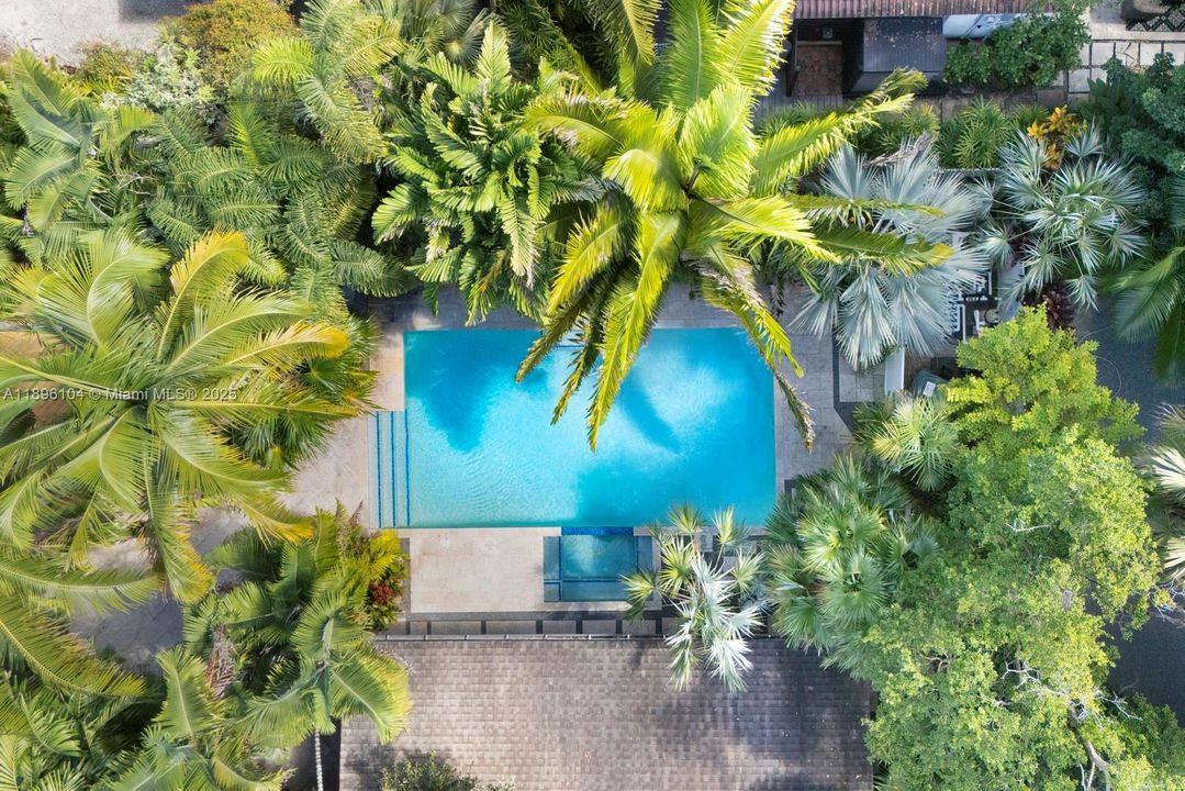 En Venta: $1,275,000 (3 camas, 2 baños, 1860 Pies cuadrados)