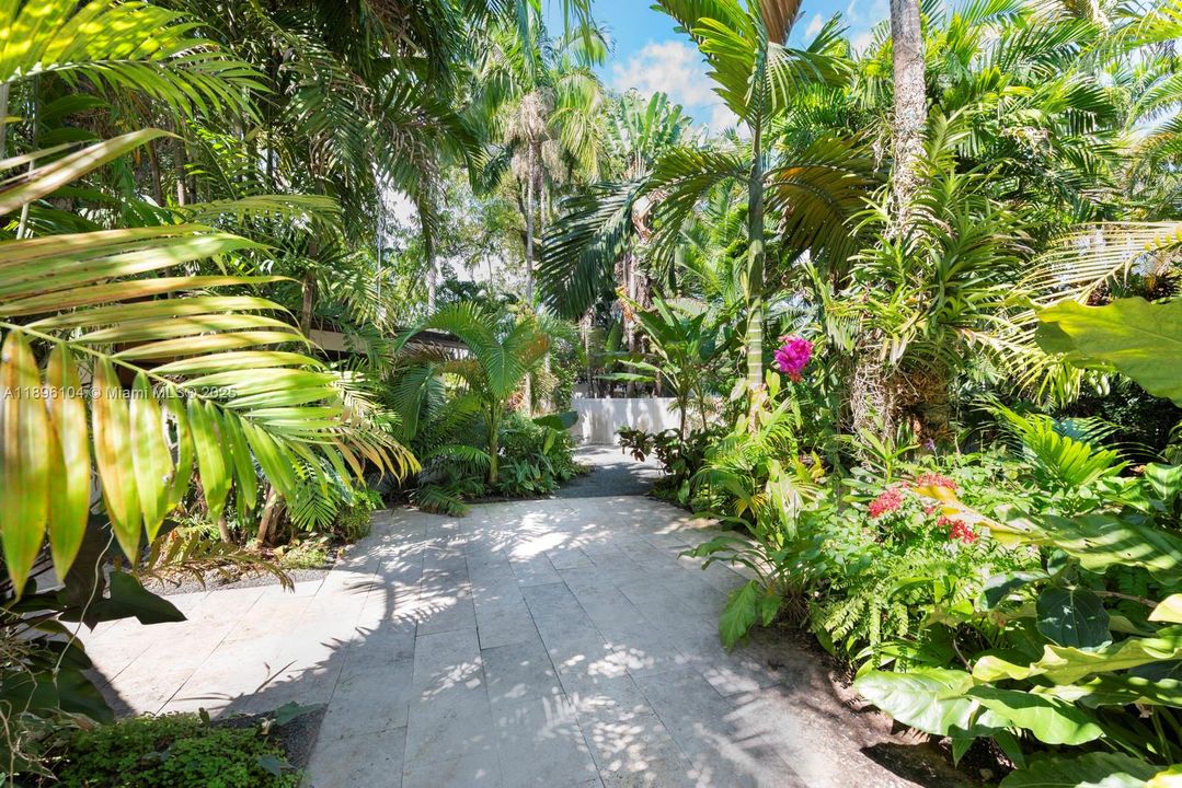 En Venta: $1,275,000 (3 camas, 2 baños, 1860 Pies cuadrados)