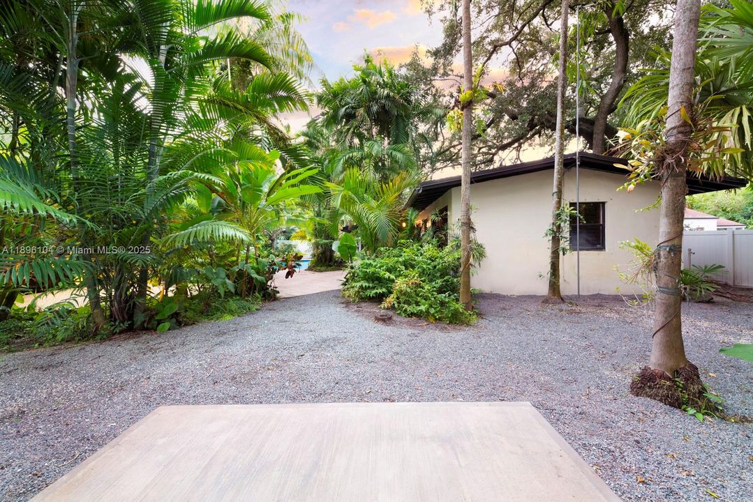 En Venta: $1,275,000 (3 camas, 2 baños, 1860 Pies cuadrados)