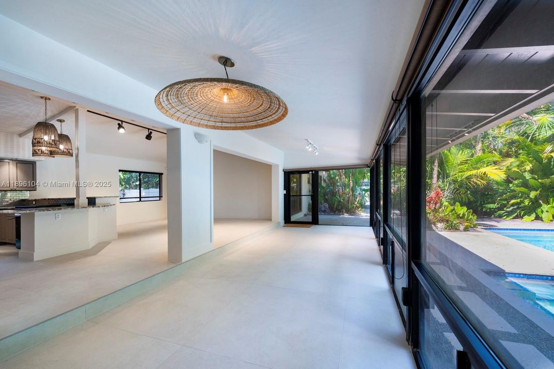 En Venta: $1,275,000 (3 camas, 2 baños, 1860 Pies cuadrados)