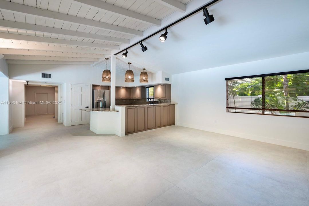 En Venta: $1,275,000 (3 camas, 2 baños, 1860 Pies cuadrados)