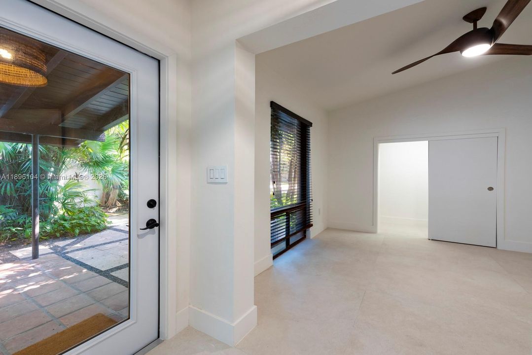 En Venta: $1,275,000 (3 camas, 2 baños, 1860 Pies cuadrados)