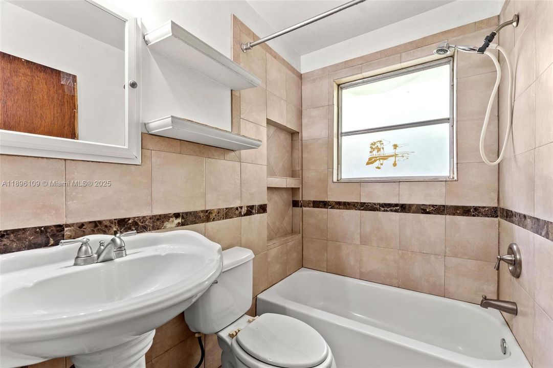 最近售出: $129,900 (3 贝兹, 2 浴室, 1308 平方英尺)