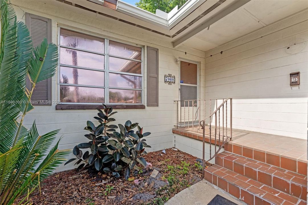 最近售出: $129,900 (3 贝兹, 2 浴室, 1308 平方英尺)