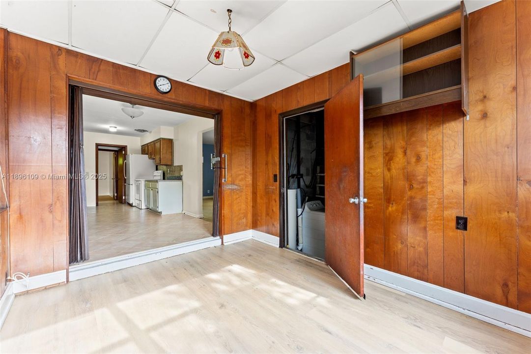 最近售出: $129,900 (3 贝兹, 2 浴室, 1308 平方英尺)