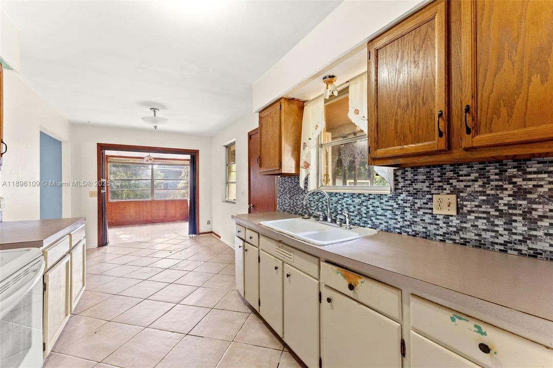 最近售出: $129,900 (3 贝兹, 2 浴室, 1308 平方英尺)