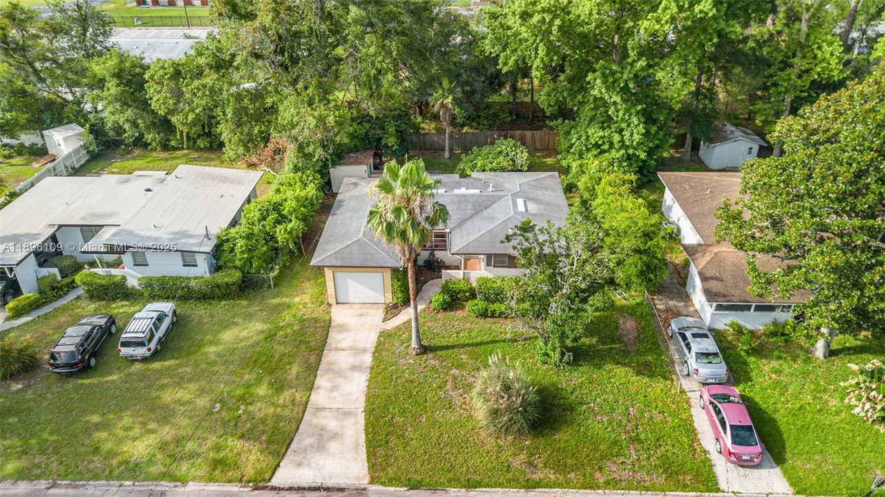 最近售出: $129,900 (3 贝兹, 2 浴室, 1308 平方英尺)