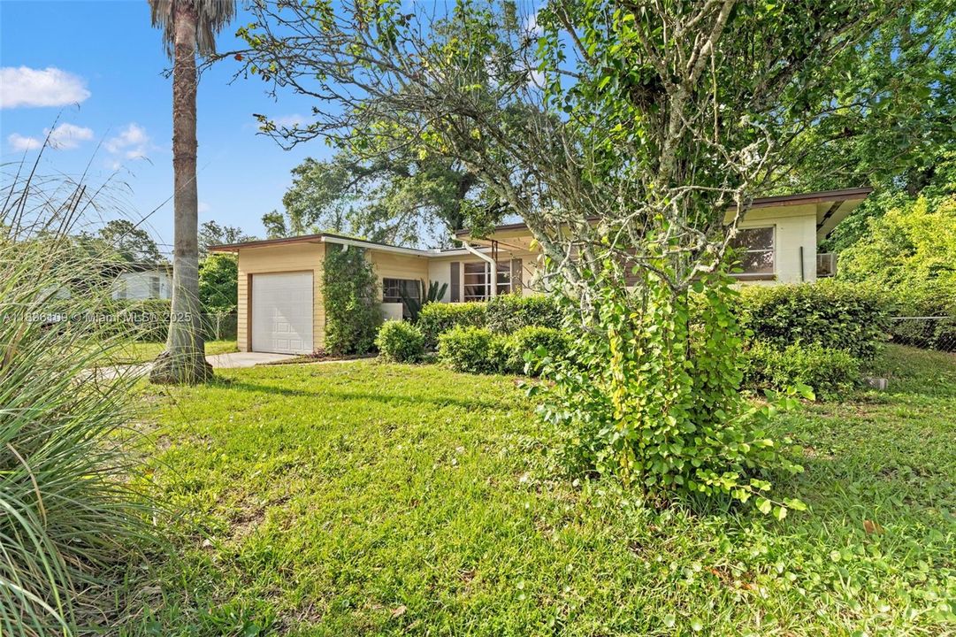 最近售出: $129,900 (3 贝兹, 2 浴室, 1308 平方英尺)