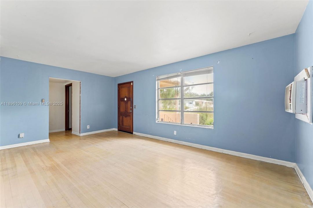 最近售出: $129,900 (3 贝兹, 2 浴室, 1308 平方英尺)