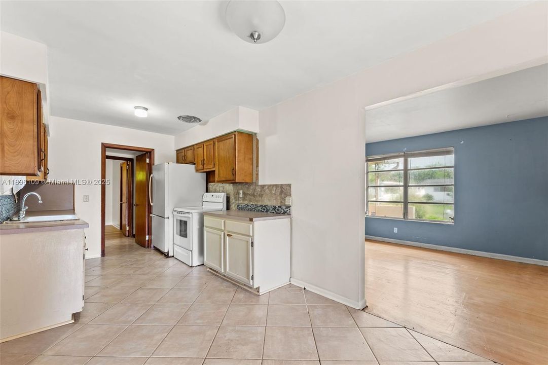 最近售出: $129,900 (3 贝兹, 2 浴室, 1308 平方英尺)