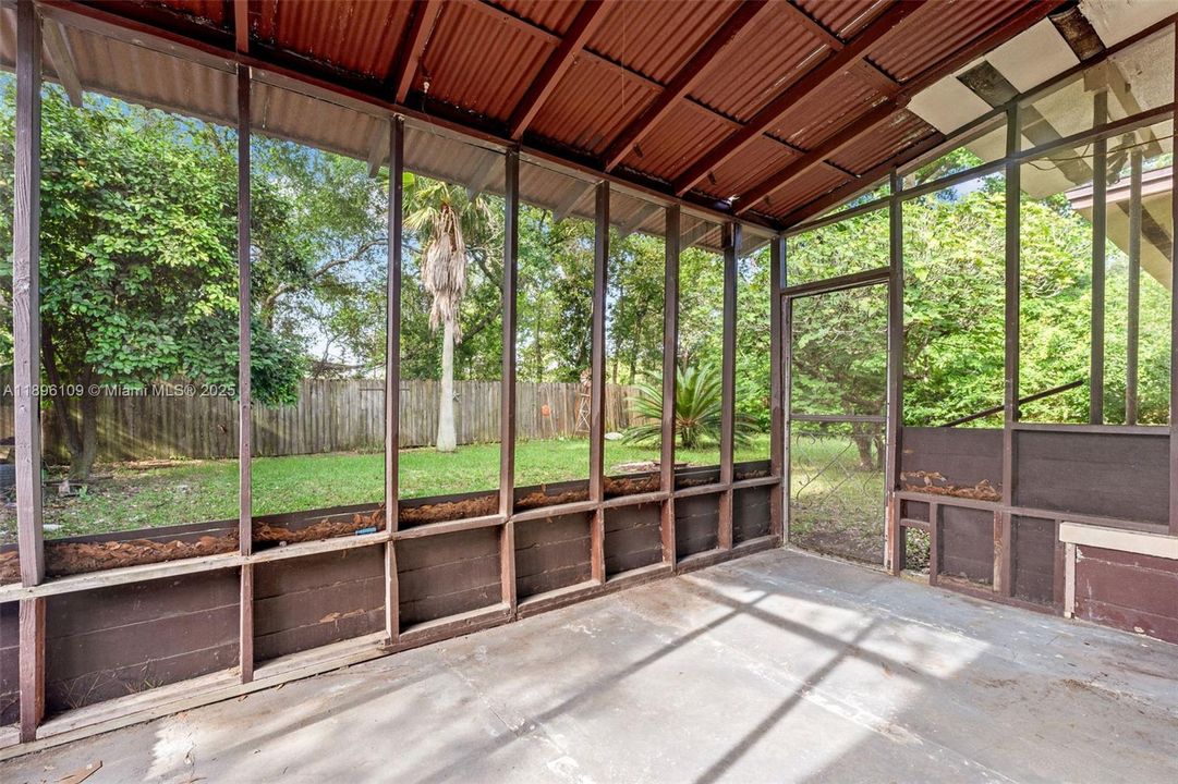 最近售出: $129,900 (3 贝兹, 2 浴室, 1308 平方英尺)