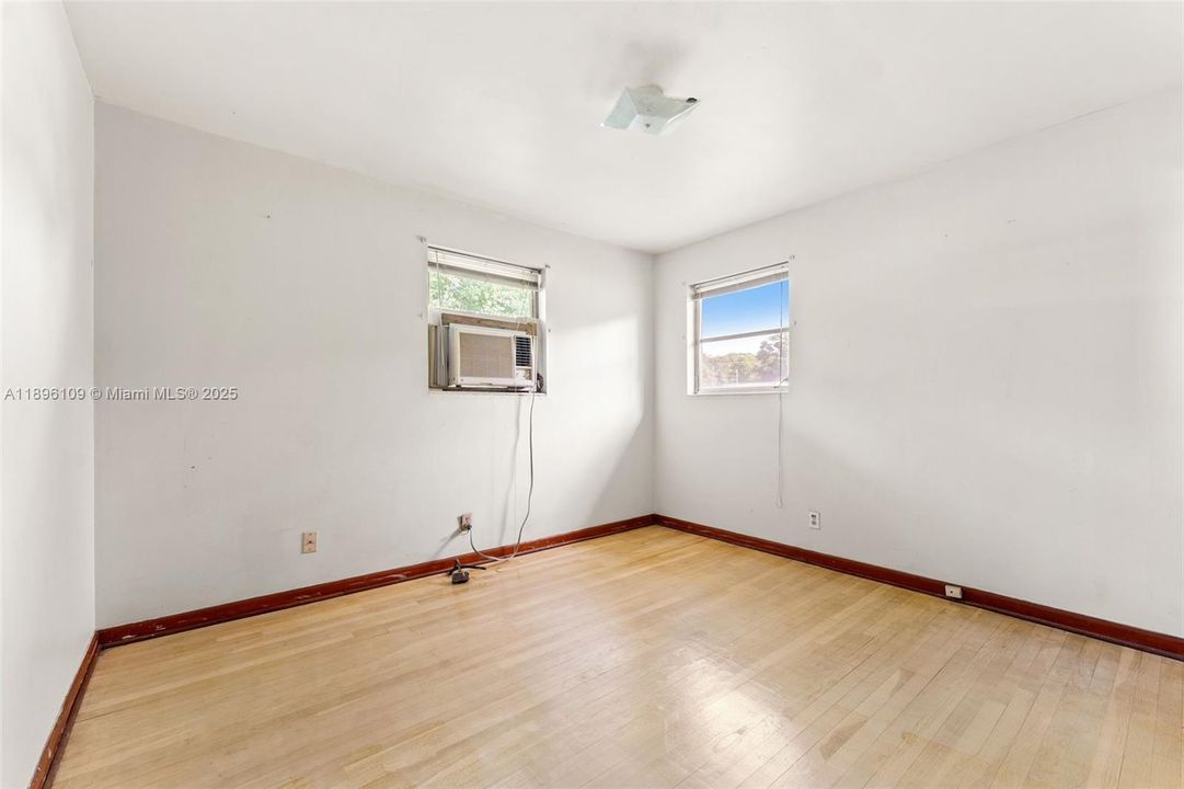 最近售出: $129,900 (3 贝兹, 2 浴室, 1308 平方英尺)