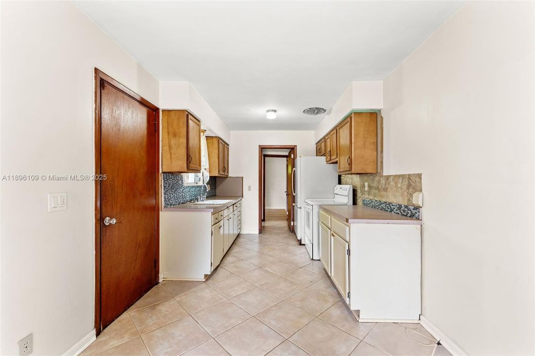 最近售出: $129,900 (3 贝兹, 2 浴室, 1308 平方英尺)