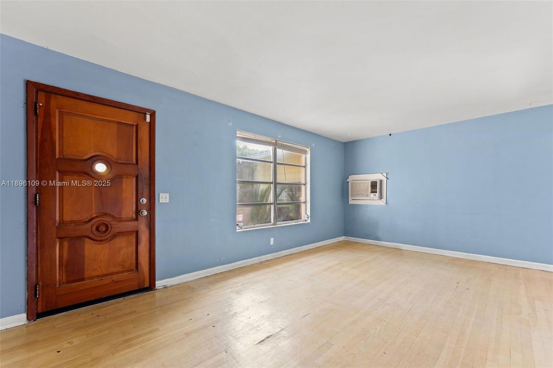 最近售出: $129,900 (3 贝兹, 2 浴室, 1308 平方英尺)