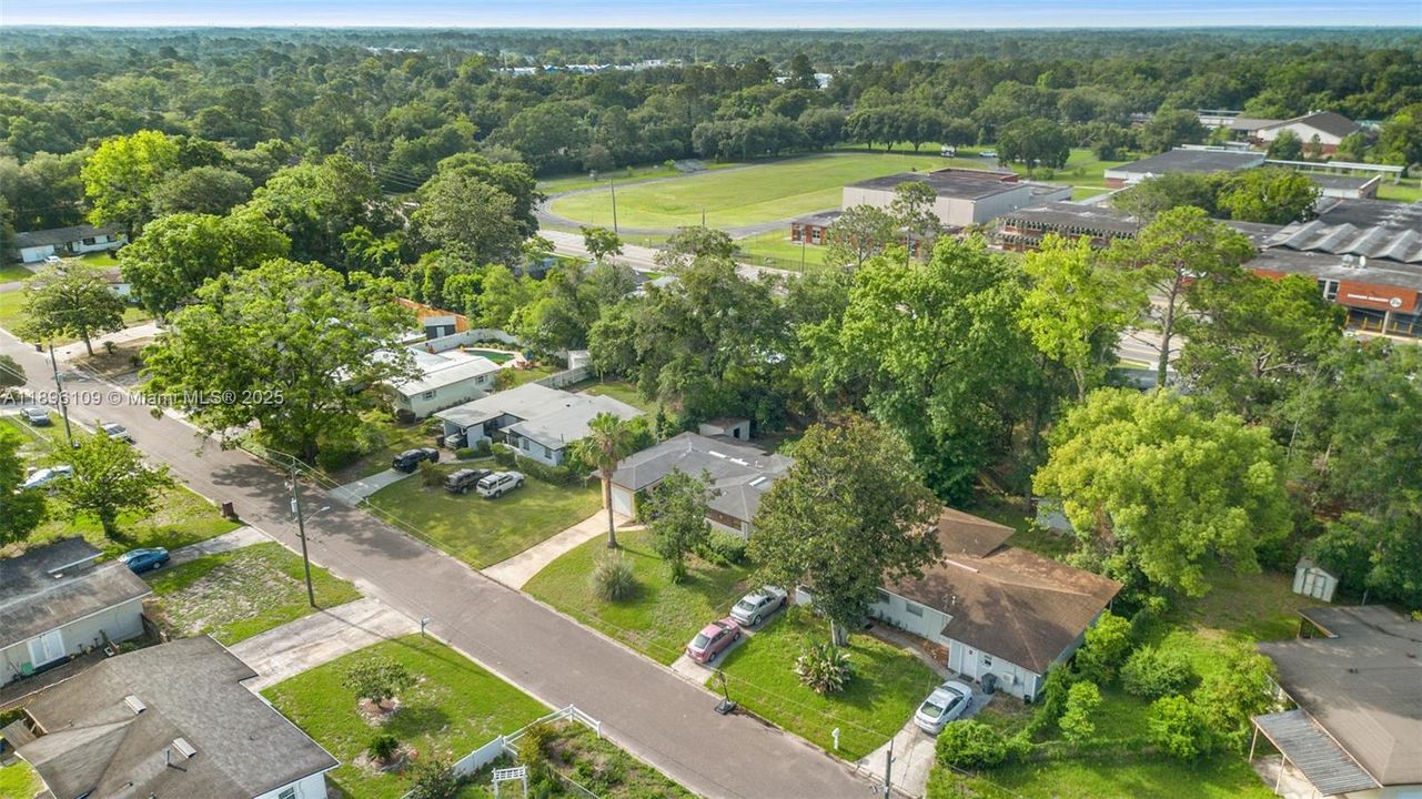 最近售出: $129,900 (3 贝兹, 2 浴室, 1308 平方英尺)