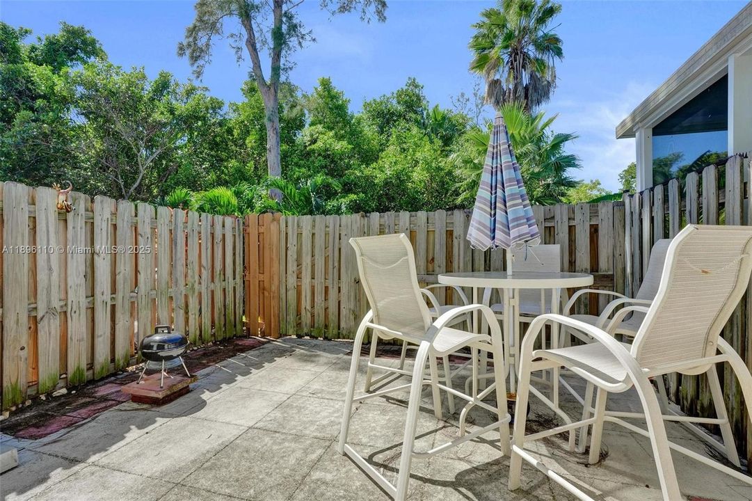 待售: $298,888 (2 贝兹, 2 浴室, 1270 平方英尺)