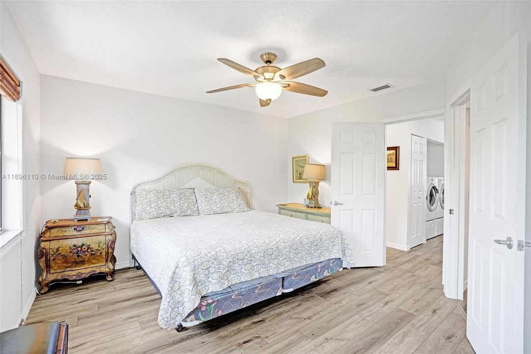 待售: $298,888 (2 贝兹, 2 浴室, 1270 平方英尺)