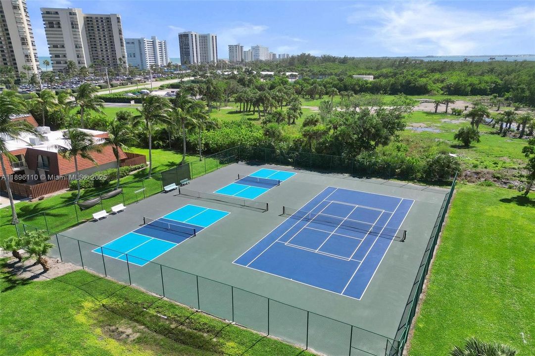 待售: $298,888 (2 贝兹, 2 浴室, 1270 平方英尺)