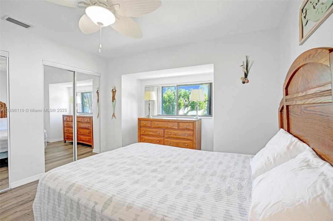 待售: $298,888 (2 贝兹, 2 浴室, 1270 平方英尺)