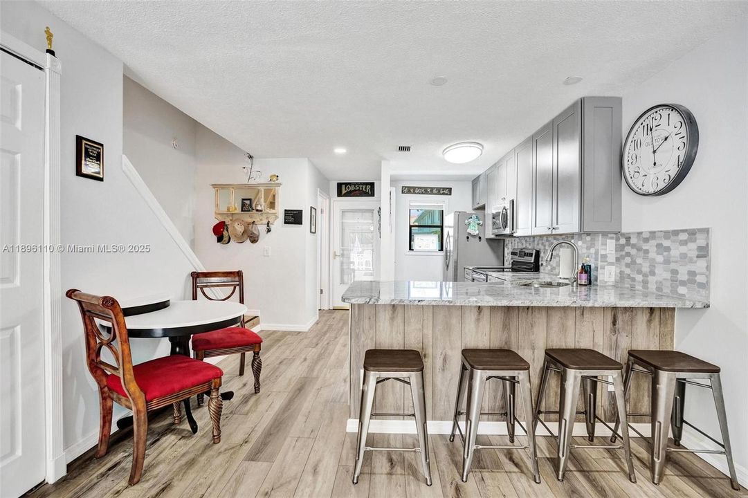 待售: $298,888 (2 贝兹, 2 浴室, 1270 平方英尺)