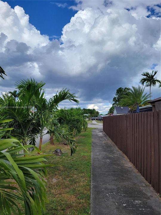 For Rent: $1,800 (1 beds, 1 baths, 600 Square Feet)