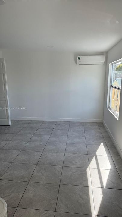 For Rent: $1,800 (1 beds, 1 baths, 600 Square Feet)