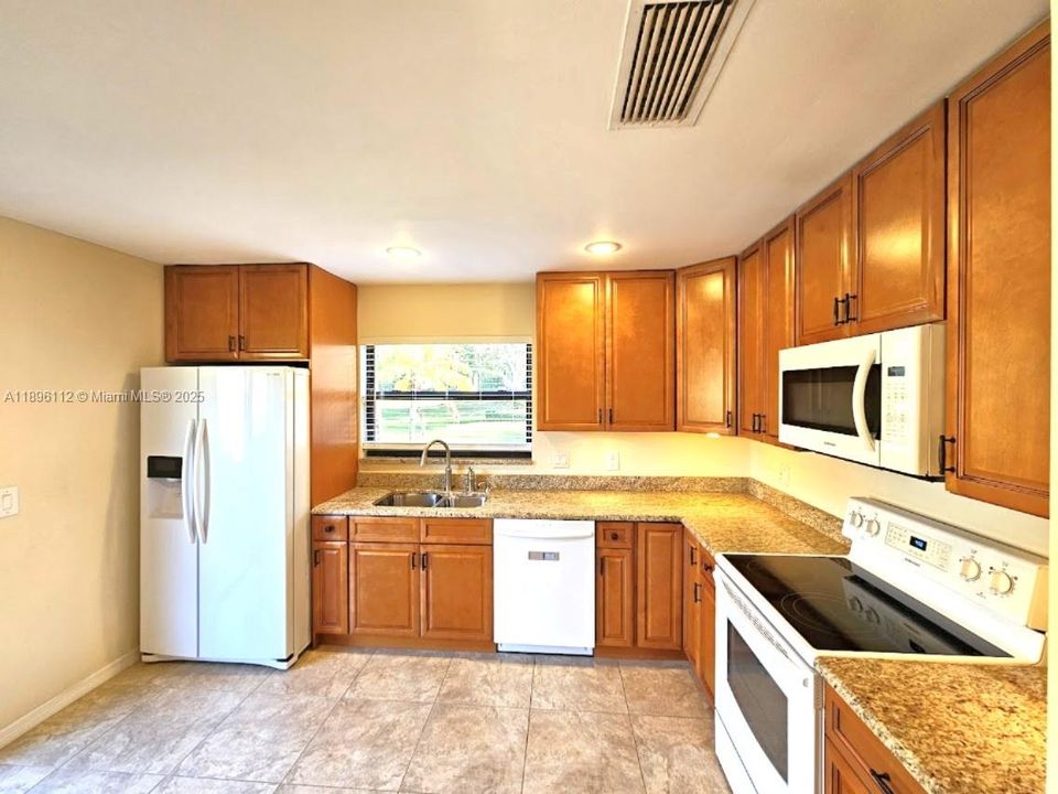 Recently Rented: $2,300 (2 beds, 2 baths, 1331 Square Feet)