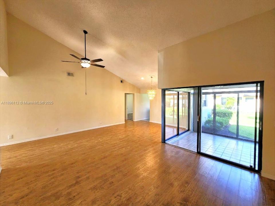 Recently Rented: $2,300 (2 beds, 2 baths, 1331 Square Feet)