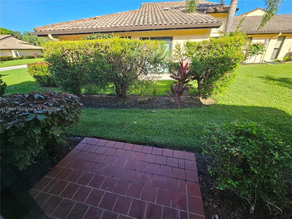 Recently Rented: $2,300 (2 beds, 2 baths, 1331 Square Feet)