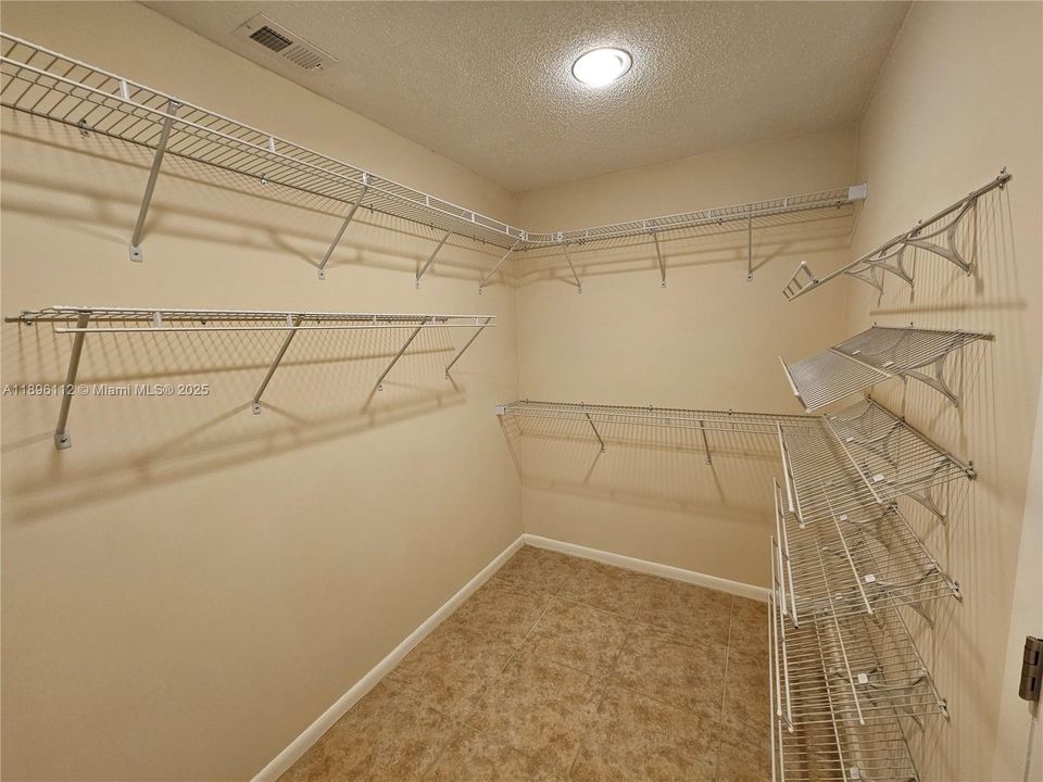 Recently Rented: $2,300 (2 beds, 2 baths, 1331 Square Feet)