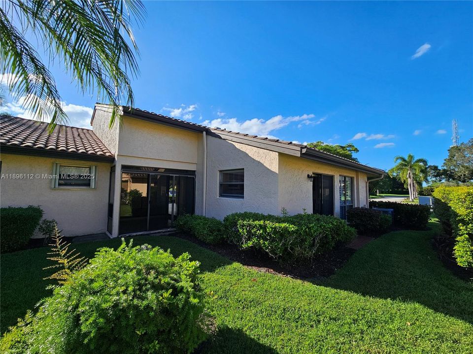 Recently Rented: $2,300 (2 beds, 2 baths, 1331 Square Feet)