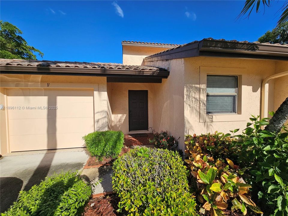 Recently Rented: $2,300 (2 beds, 2 baths, 1331 Square Feet)