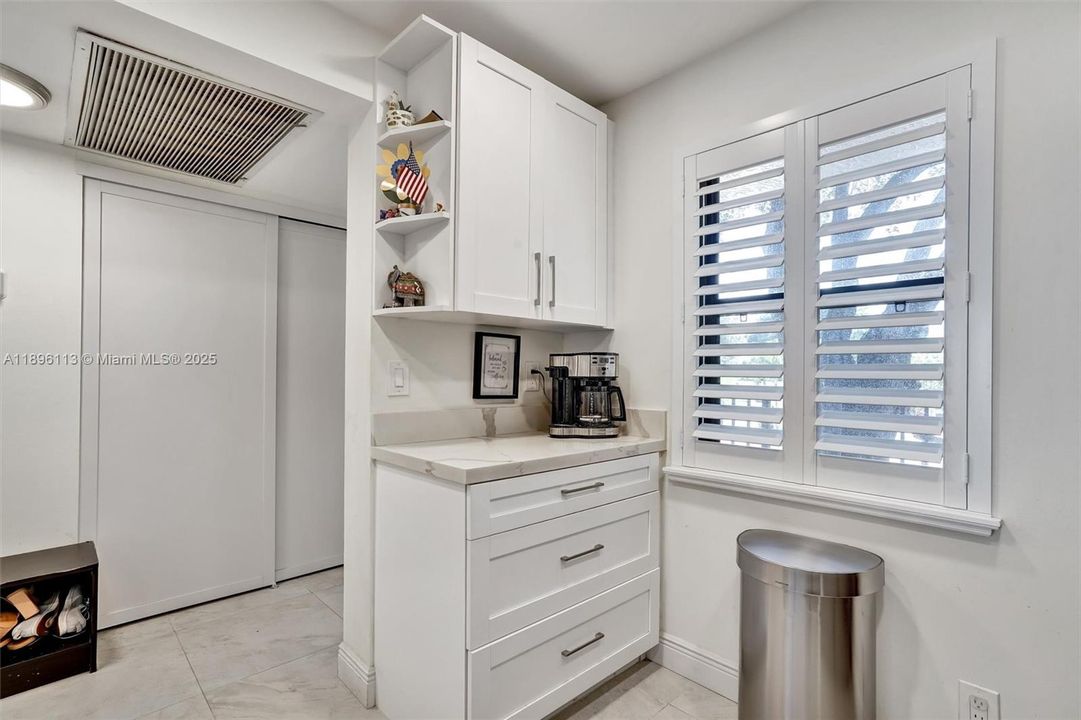 待售: $256,000 (2 贝兹, 2 浴室, 940 平方英尺)