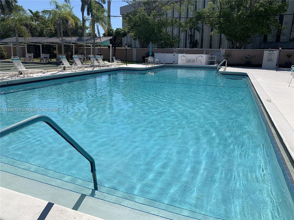 For Sale: $189,900 (2 beds, 1 baths, 938 Square Feet)