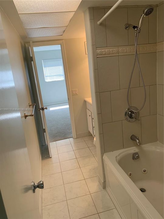 For Sale: $189,900 (2 beds, 1 baths, 938 Square Feet)