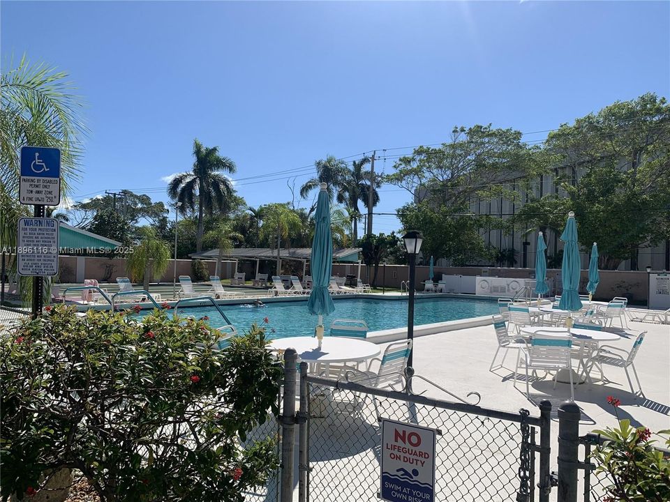 For Sale: $189,900 (2 beds, 1 baths, 938 Square Feet)